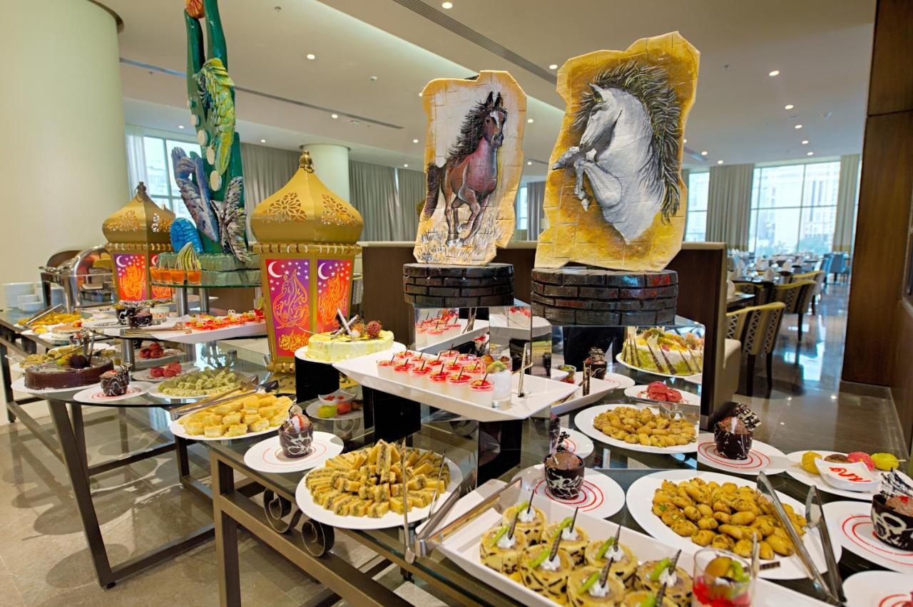 Holiday Suites Al Aziziah Mekka Kültér fotó A buffet at the Jumeirah Jumeirah Hotel
