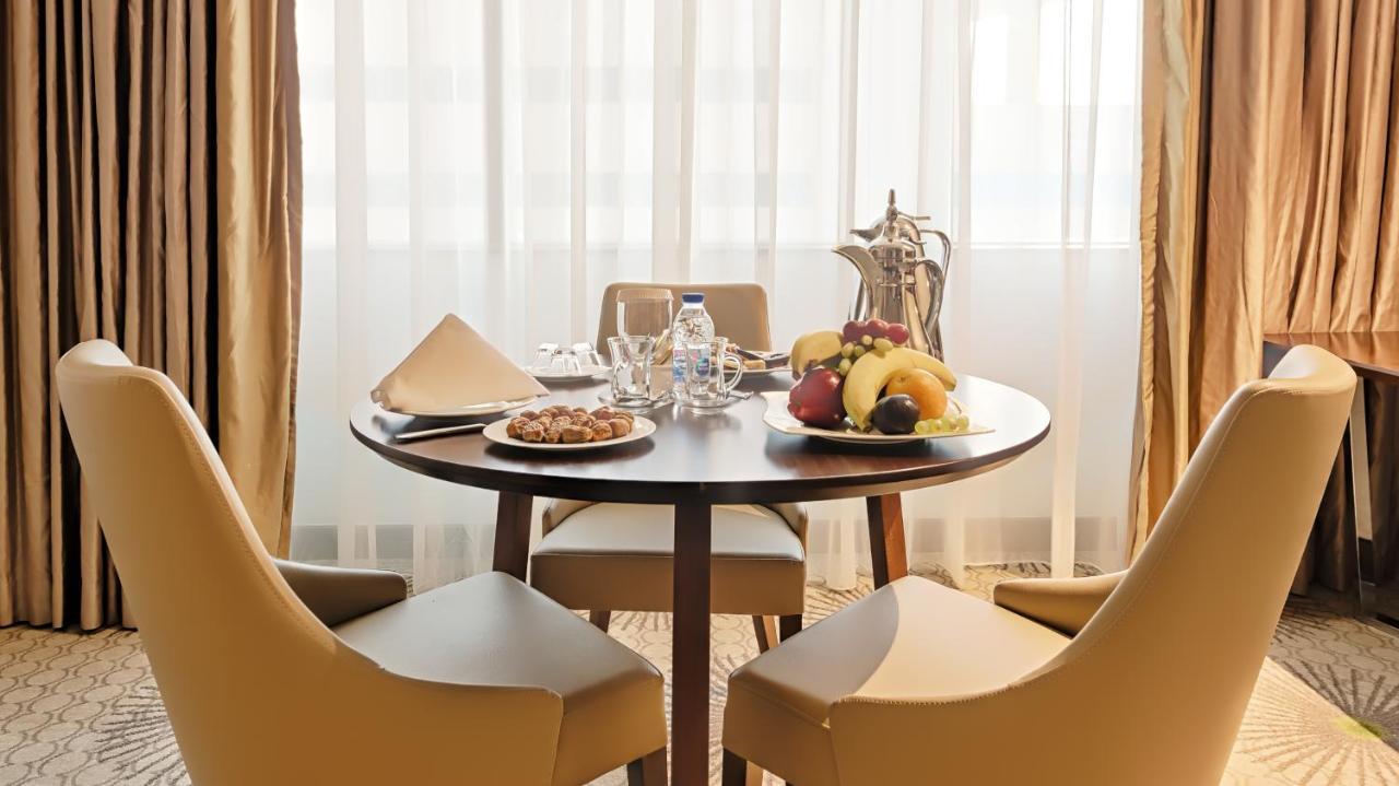 Holiday Suites Al Aziziah Mekka Kültér fotó Breakfast at the hotel
