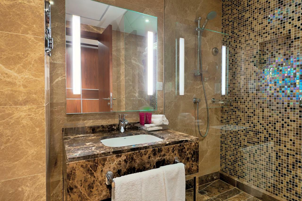 Holiday Suites Al Aziziah Mekka Kültér fotó A bathroom at the hotel