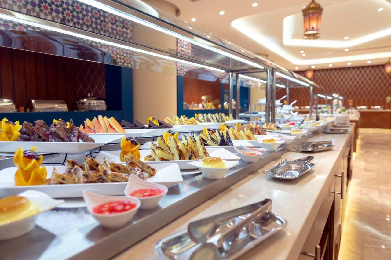 Holiday Suites Al Aziziah Mekka Kültér fotó Buffet at the hotel